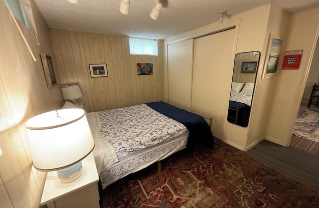 Cozy 1-bedroom basement apartment in Peoria Heights Pets Welcome!