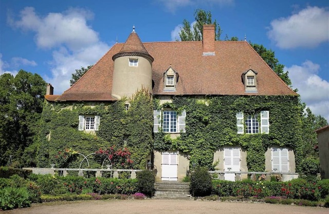 15th century castle, up to 15 pax, pool and park