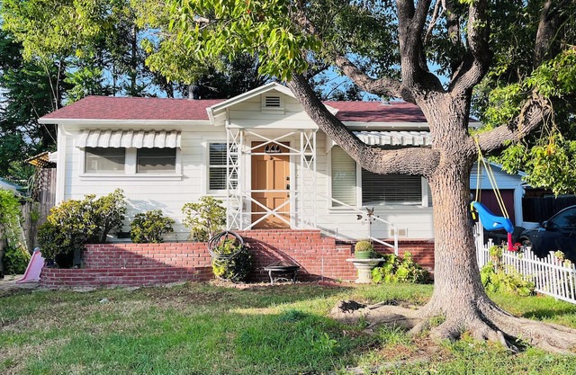 Centrally Located 2-bedroom, 1-bath Cottage with Mountain Views & Private Deck
