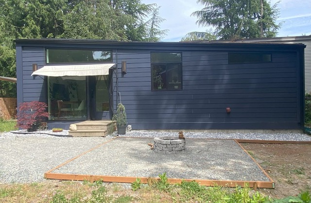 Stylish 1-bedroom casita in Seattle with AC
