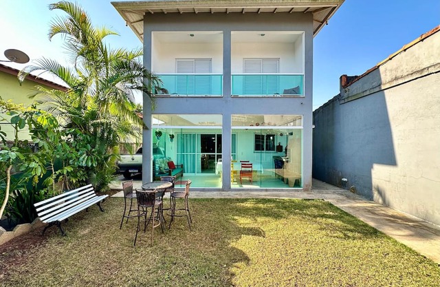 HOUSE FOR 12 OR 16 PEOPLE. 3 MINUTES FROM THE BEACH. IN THE CENTER OF BERTIOGA