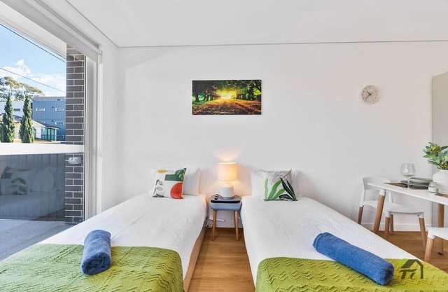 Burwood Central Apt - Cooking, Laundry, Parking