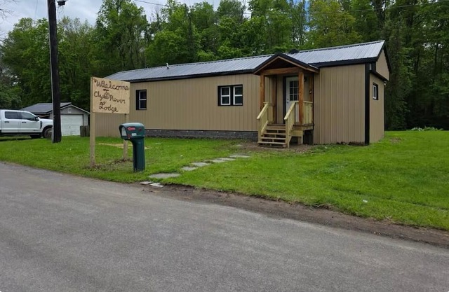 Charming Cabin in Clyde, with a relaxing hot tub!