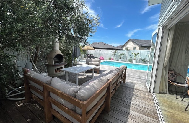 Stunning Family Home with Pool, Spa & Walk to Beach in Papamoa