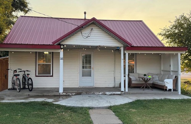 Charming 2-Bedroom Stay in Montezuma – Breakfast Included