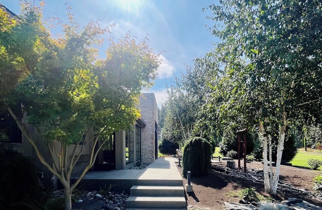 Modern 2-bedroom with views on acreage w/sport court/pickle-ball on Fox Island
