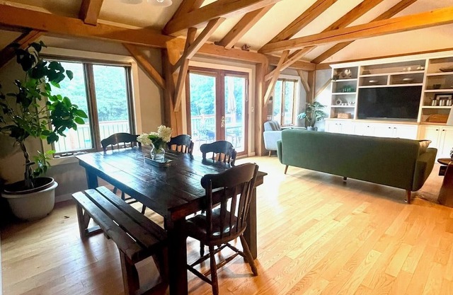 Cozy 3-bedroom post and beam house in charming Fairfax