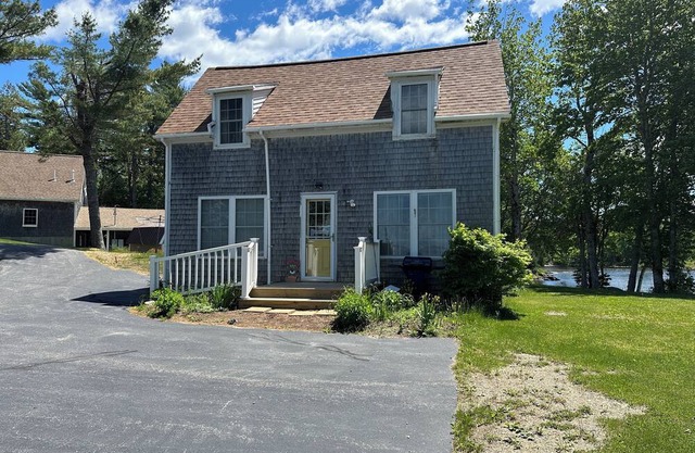 Cozy Cottage on Hadley Lake