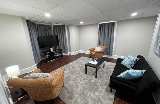 Spacious 5-bedroom house in charming Uniontown