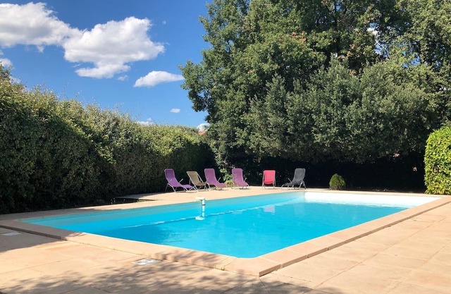 Family villa for 10 people/large private pool/large garden