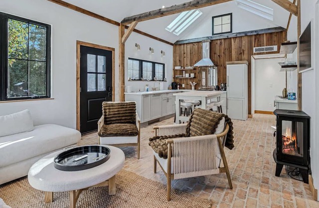Ski-In/Out to S6, Sauna & Hot Tub | Little House