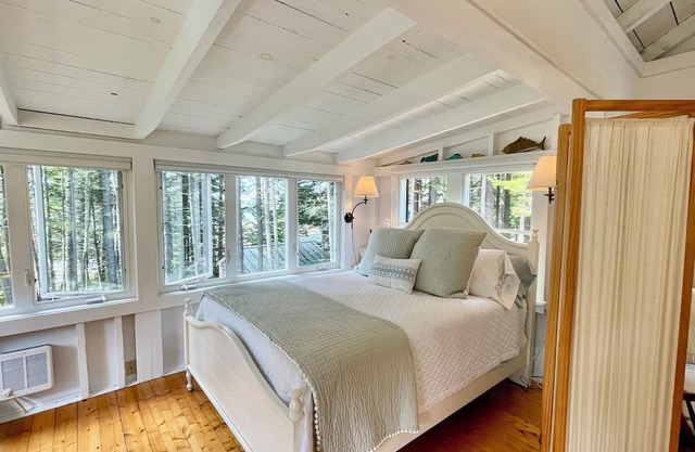 Whispering Spruces; Cozy Studio with Queen Bed & Water Access