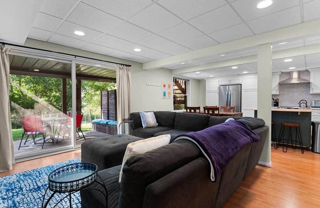Arbor Hideaway - Brand New! Bring your dog!