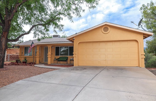 Escape to a charming 3-bedroom, 2-bath retreat in Cottonwood, AZ. Nestled near Sedona’s red rocks.