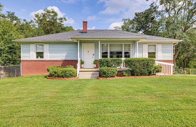 Families Welcome, Fenced Yard: Inviting Greer Home