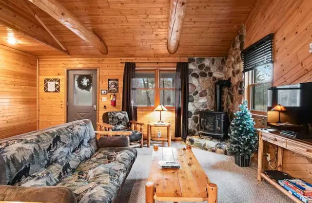 Charming cabin 4 out of 7 in New Lisbon - perfect getaway