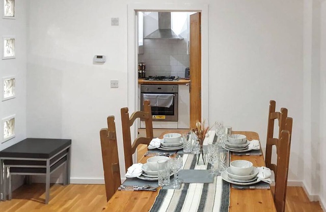 2 bedroom accommodation in Plympton