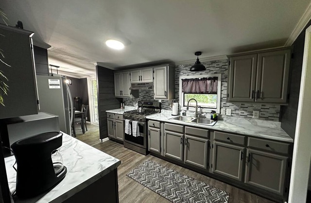 Secluded 3-bedroom house within 3 minutes to downtown Warsaw