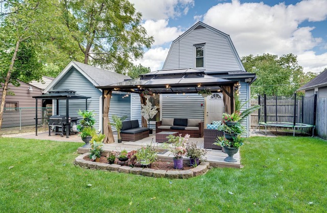 1 Mi to Dtwn Elgin: Dutch Colonial w/Lovely Patio