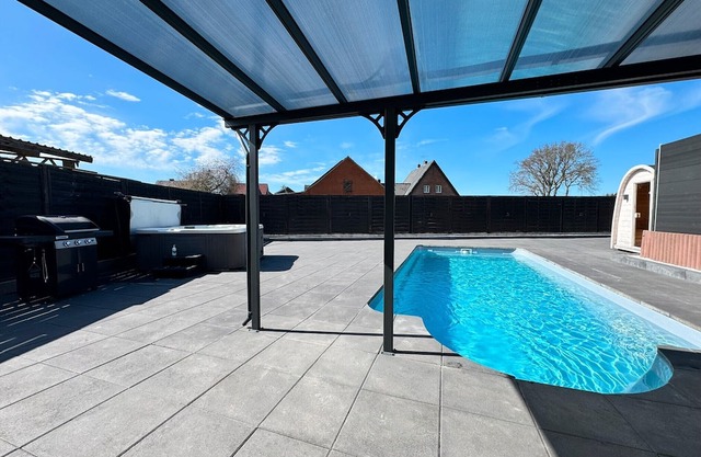 Holiday Home 'Fewo Neubörger Wellness' with Private Pool, Wi-Fi and Air Conditioning