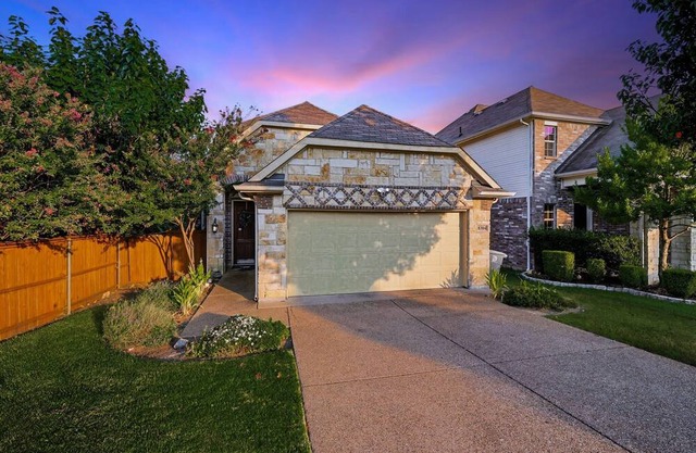 Spacious 5-BD/3-BA Forest View Getaway (Sleeps 13)