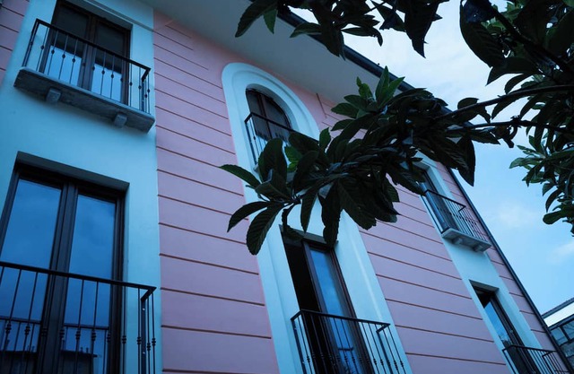 The intimacy of a private home and luxury hotel services