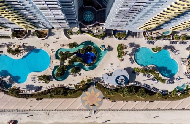 Family-Friendly 2BR Suite at Ocean Walk - Beach & Pools Await