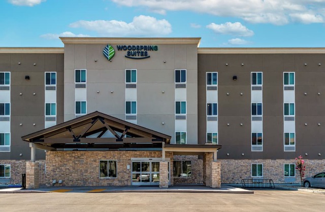 WoodSpring Suites Bakersfield Airport