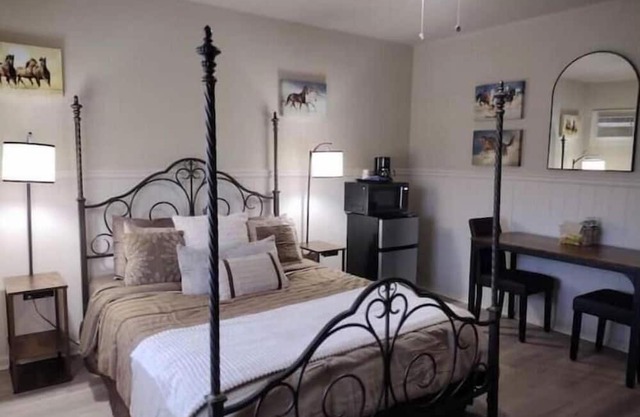 Boutique hotel in historic downtown Ocala: Queen
