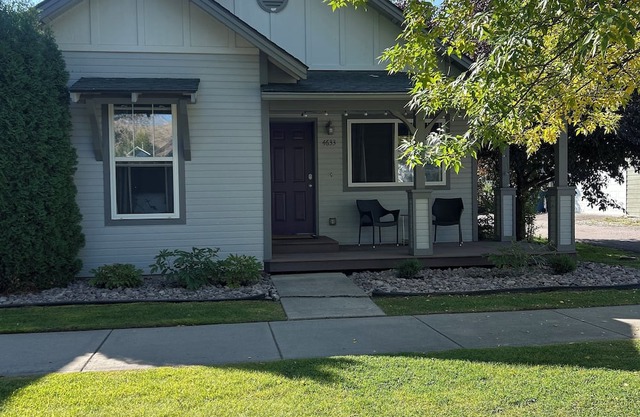 Fresh, Peaceful Home in Quaint Neighborhood
