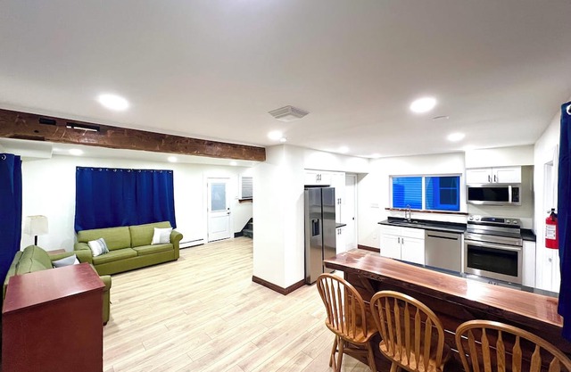 Modern 3 Bedroom House, walkable to downtown State College