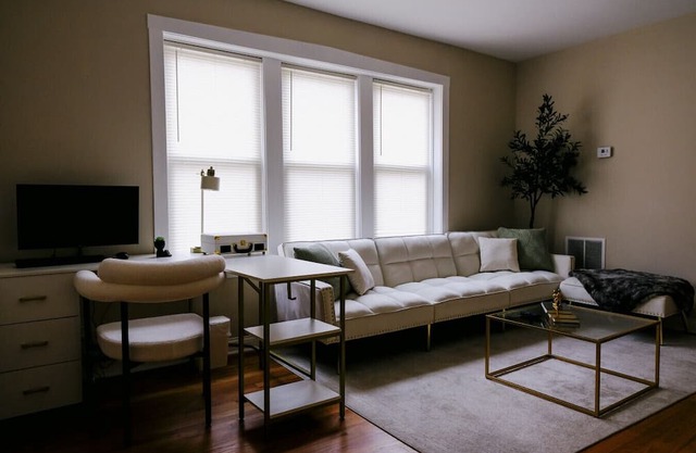 Sleeps 22 Modern Multi-Unit Gym Workspaces