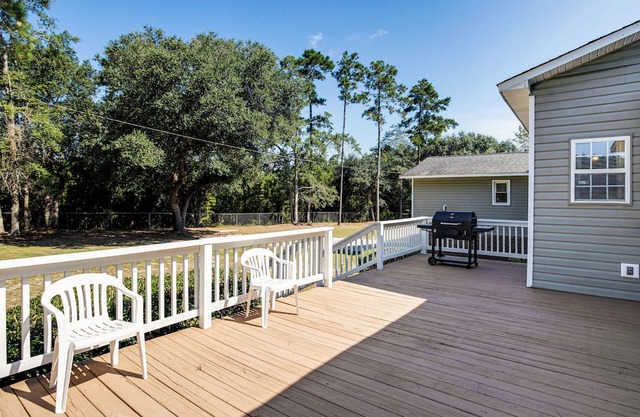 Large Yard & Historic Charm: Orangeburg Retreat!