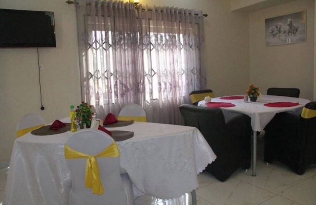 Gold Plus Hotel Ghana - King Suite