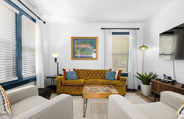 Bartonville 3BR |Peloton + Work Space |5mi Airport