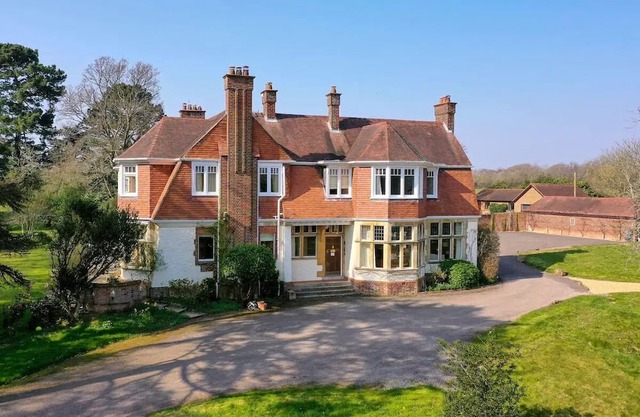 Arnewood Manor - Countryside View