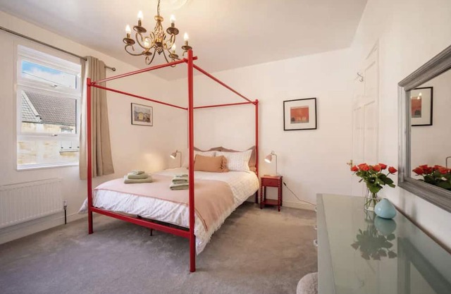 Beautiful Bath Home - Sleeps 7, Perfect for Families or Friendship Groups