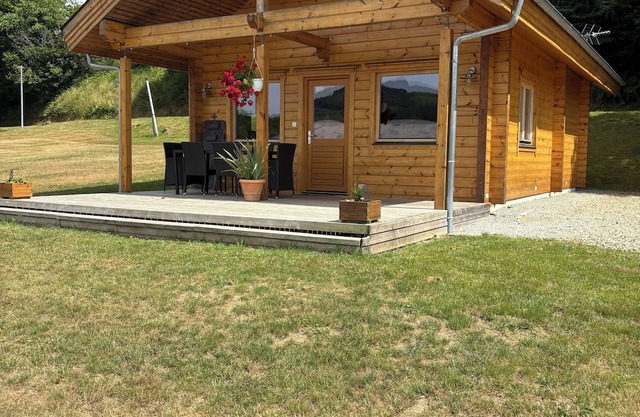 Le Chalet de Lintignat, 2 steps from Lac de Vassivière. Peace of mind assured.
