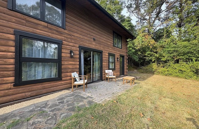 Log Cabin Hideaway - off Route 30 - Game Room - Sleeps 10