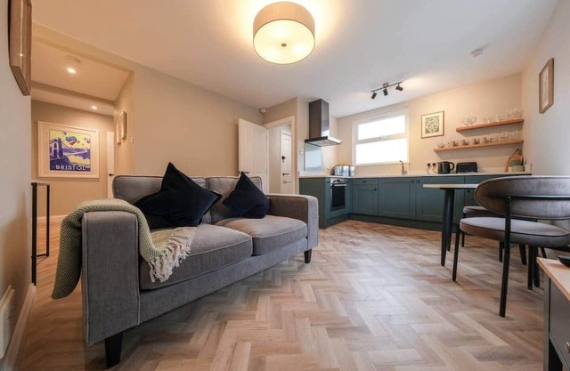 Modern Southville Escape | City & Harbourside