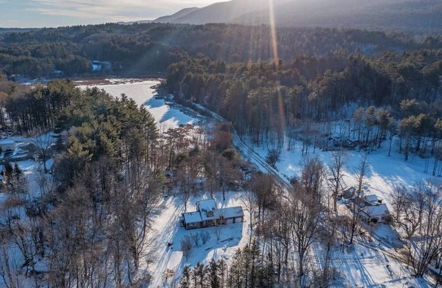 Southern Vermont Cottage in charming Arlington