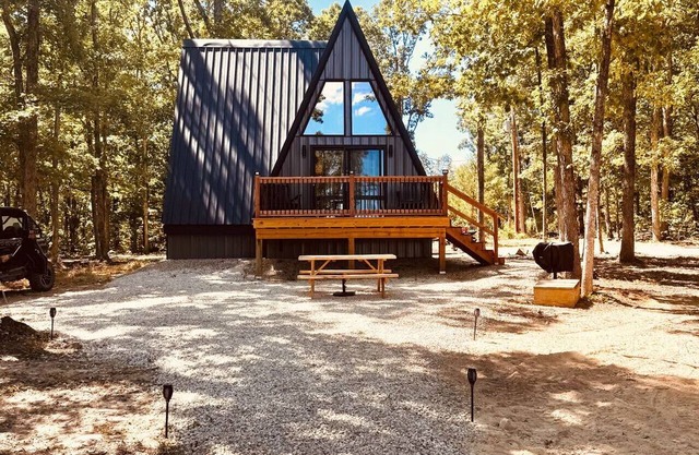 The Tiegen Rae: cozy mountain cabin with huge views
