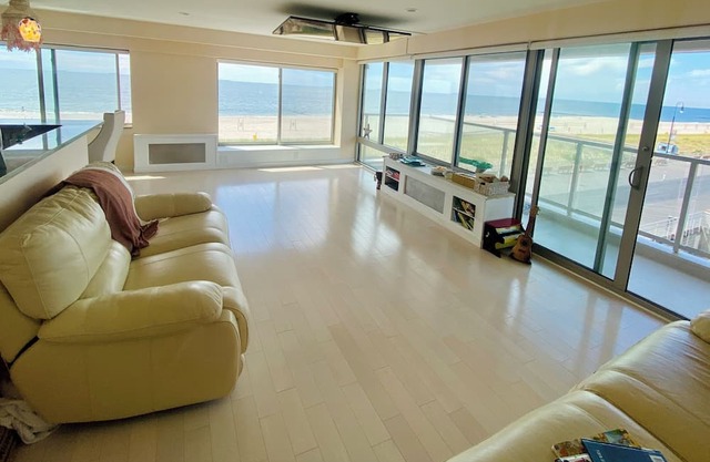 OCEANFRONT 2BR LUXURY CONDO WITH BALCONY-RITZ CARLTON STYLE! Pool,Sauna,Parking