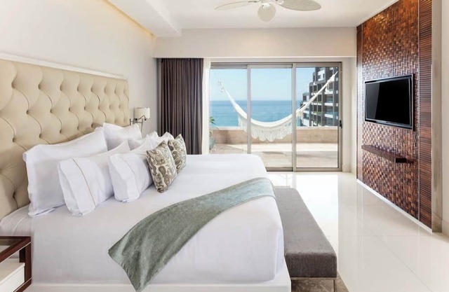 4 bed 4 bath PENTHOUSE in Los Cabos - ALL INCLUSIVE at hotel for extra charge