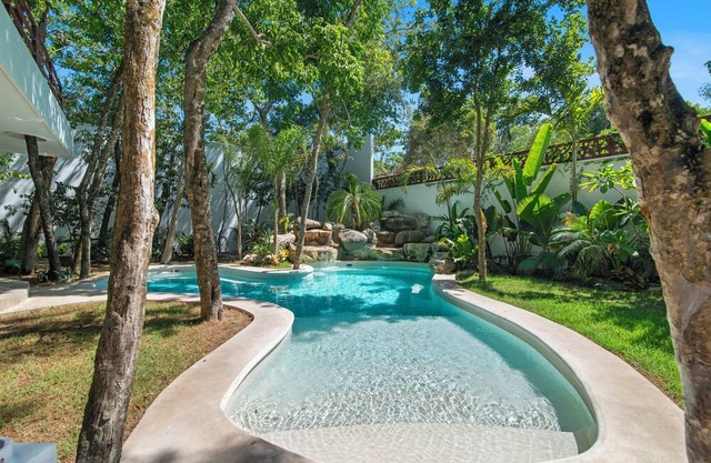 Villa with Lagoon Pool & Jacuzzi 400m from Xcaret