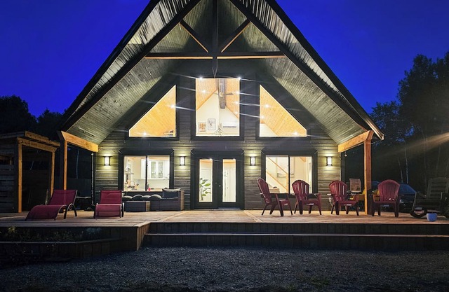La Biche de Coulonge – Luxury 4-Season Waterfront Cottage