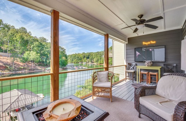 Lakefront Fun Near Clemson! Retreat w/Pool Access