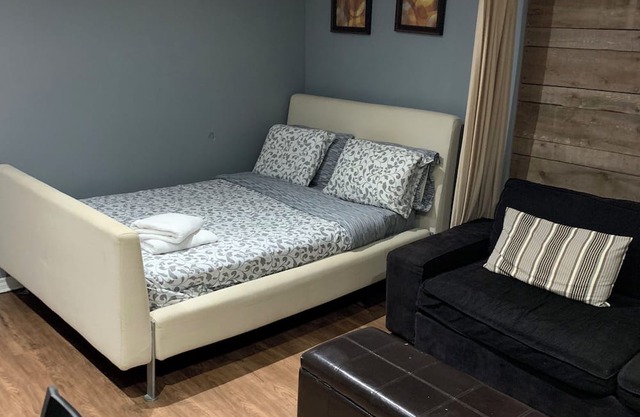 "Cozy & Modern Studio Retreat – Your Perfect Home Away from Home!"