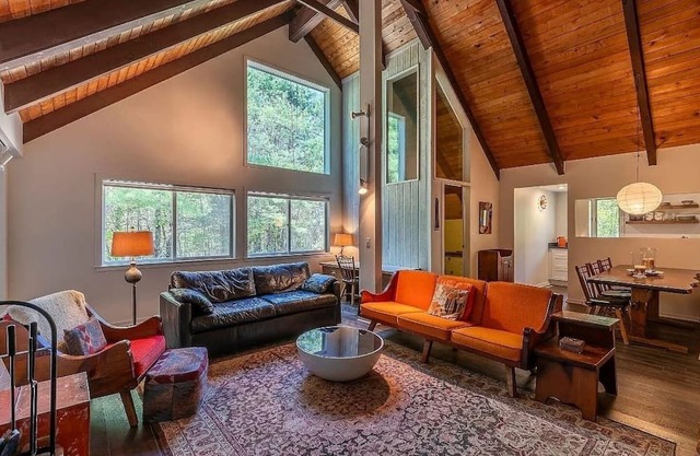 New! 13 min to Stratton, Hiking, HotTub Sauna EV