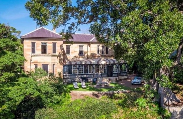 Charming villa with AC in Elizabeth Bay - 7 bedrooms